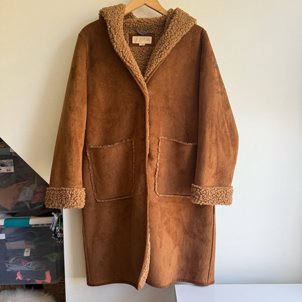 Michael kors Faux Shearling Lined Hooded
Faux Suede Coat Size Medium - Picture 2 of 10